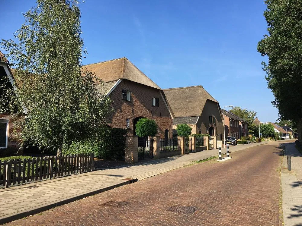 Angeren: Zicht op de Molenstraat in Angeren (Lingewaard)