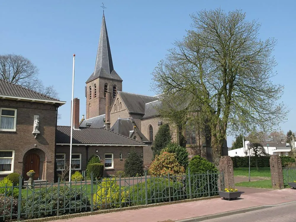 Beek Montferland: Beek, kerk foto4 2010-04-12 12.28