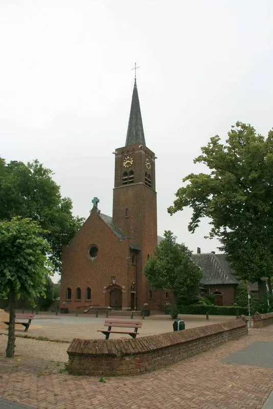 Esbeek: Esbeek - St. Adrianuskerk
