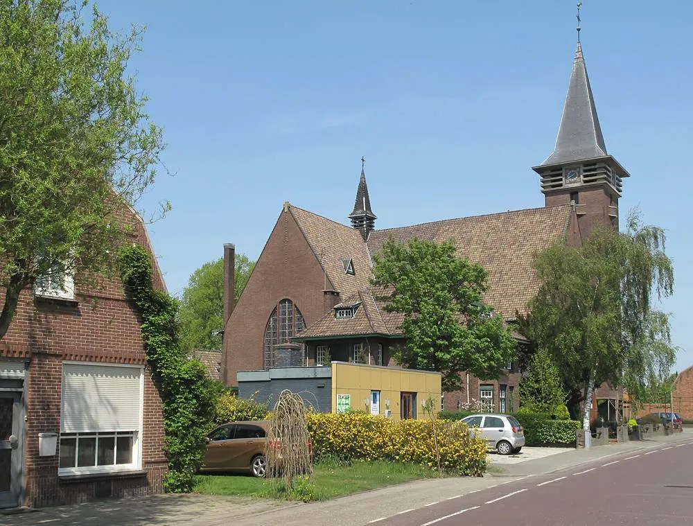 Heikant: Heikant, kerk van de Heilige Theresia van het kindje Jezus foto1 2013-05-06 13.41